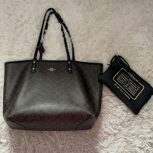 Beautiful coach tote- excellent condition. Reversible tote